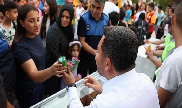 Rasim Başkan’dan Çocuklara Dondurma ve Limonata