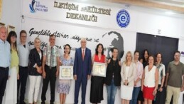 Rektör Prof. Dr. Budak, İletişim Fakültesinin akreditasyon sevincine ortak oldu