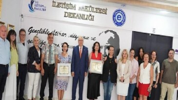 Rektör Prof. Dr. Budak, İletişim Fakültesinin akreditasyon sevincine ortak oldu