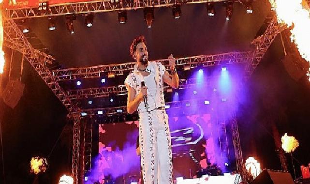 Sefo, Aliağa’da Zafer coşkusunu tepeye taşıdı