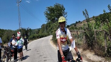 Tandem bisikletlerle umuda pedal çevirdiler