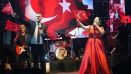 Tuğçe Kandemir Saray’ı salladı