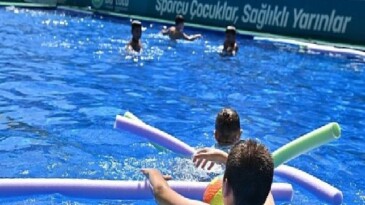 6 Binden Fazla Öğrenci Yazı Havuzlarda Geçirdi