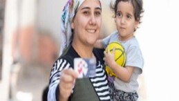 Anne Kart sayesinde çocuklarıyla sokağa çıkabiliyorlar