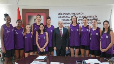 Aslan Yol Burhaniye Belediyespor Bayan Basketbol Kadrosundan Lider Deveciler’e Ziyaret