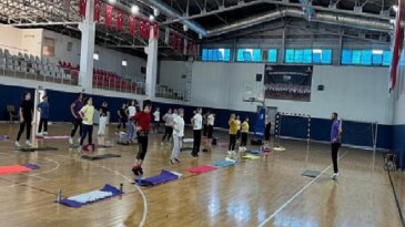 Bakırköylü bayanlar güne sporla başlıyor