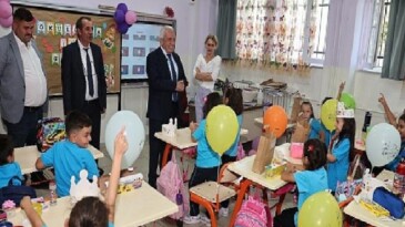 Başkan Şadi Özdemir’den “Okula hoş geldin” hediyesi