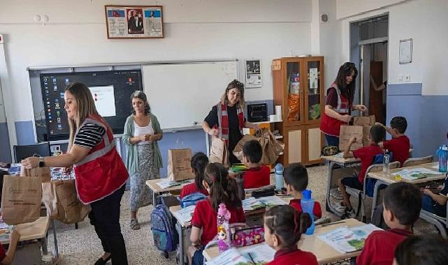 Bornova Belediyesi’nden Öğrencilere Birinci Gün Dayanağı