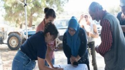 Büyükşehir’den yanan köylere 40 tonluk yem dayanağı