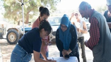 Büyükşehir’den yanan köylere 40 tonluk yem dayanağı