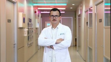 Cep telefonu kamburluğu: Yeni kuşağın sessiz tehlikesi!