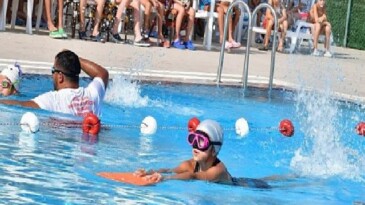 Çiğli Belediyesi’nden yüzme şenliği ve madalya merasimi