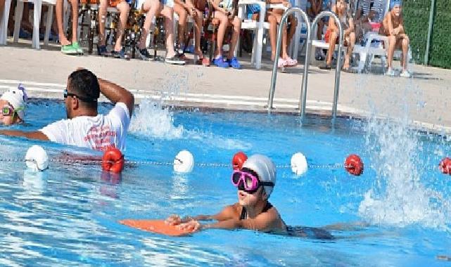Çiğli Belediyesi’nden yüzme şenliği ve madalya merasimi