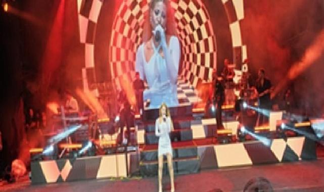 Çim Konserleri sahnesi Derya Uluğ’u ağırladı