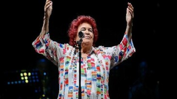 Çim Konserleri’nde Selda Bağcan rüzgarı esti