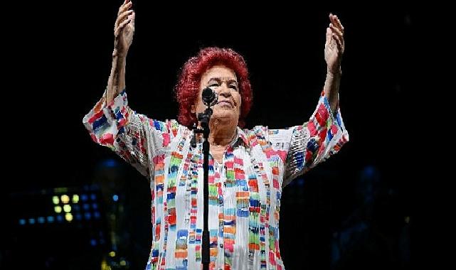 Çim Konserleri’nde Selda Bağcan rüzgarı esti