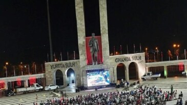 Didimliler, Dev Adamların Tarihi Mücadelesini Kent Meydanında Omuz Omuza İzledi