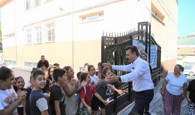 Dikili Belediyesi’nden minik öğrencilere eğitim seti dayanağı