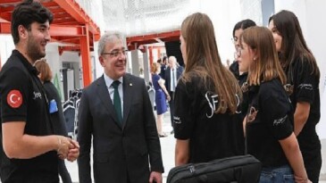 Dokuz Eylül Üniversitesinde ÜNİDES Tepesi