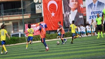 Efes Selçuk’ta Ferdi Zeyrek Futbol Karşılaşmaları Heyecanı