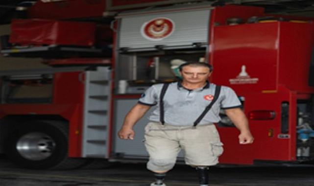 Engelli itfaiyeci çok sevdiği mesleğinden hiç kopmadı