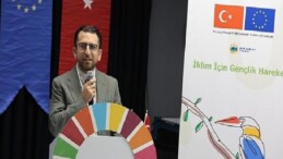 Gençler iklim hareketi için Konak’ta tepe yaptı