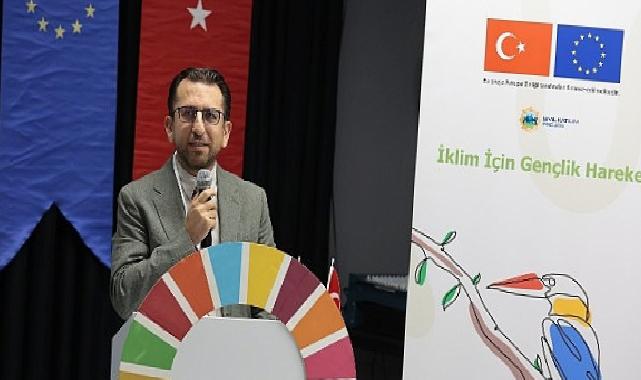 Gençler iklim hareketi için Konak’ta tepe yaptı