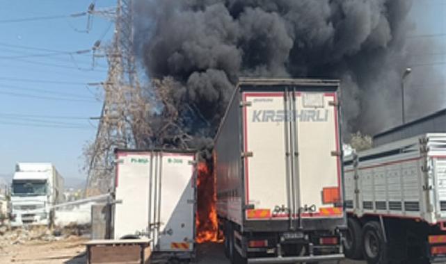 İzmir İtfaiyesi Işıkkent’teki konteyner yangınına müdahale etti