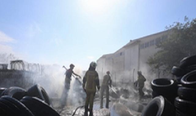 İzmir İtfaiyesi lastik deposu çevresindeki yangını söndürdü