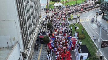 İzmir’de Milletlerarası 9 Eylül İzmir Yarı Maratonu renkli imgelere sahne oldu