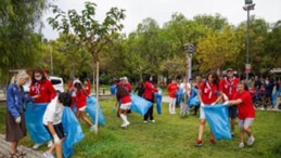 İzmirlilerden dünya rekoru için kıyı paklığı