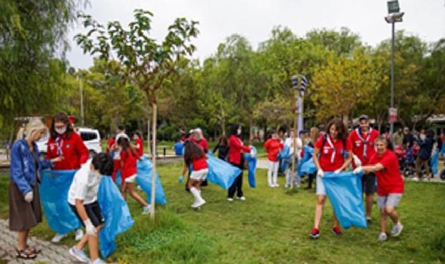 İzmirlilerden dünya rekoru için kıyı paklığı
