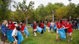 İzmirlilerden dünya rekoru için kıyı paklığı