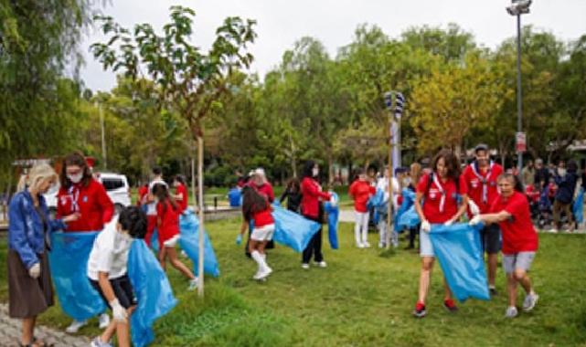 İzmirlilerden dünya rekoru için kıyı paklığı