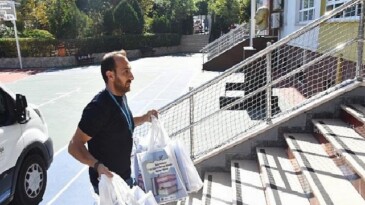 Kadıköy Belediyesi’nden İlkokul Öğrencilerine Kırtasiye Dayanağı