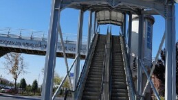 Konya Büyükşehir, Üniversite Öğrencilerinin Ağır Kullandığı Yaya Üst Geçidine Yürüyen Merdiven Kazandırdı