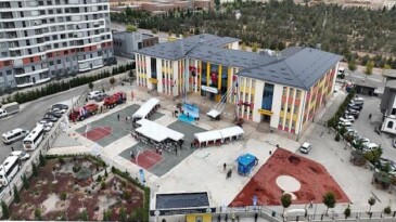 Konya Protokolü Öğrencilerin İlk Ders Zili Heyecanına Selçuklu’da Ortak Oldu