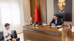 Lider Abdullah Özyiğit, minik çevreci Aras Kayretli ile buluştu