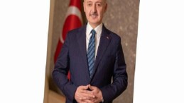 Lider Büyükakın okula yeni başlayan miniklere muvaffakiyetler diledi