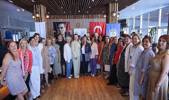 Lider Memnun, geleceğin bayan önderleriyle buluştu