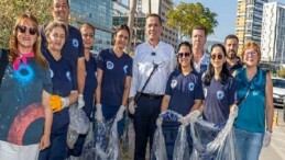 Lider Özyiğit, vatandaşlarla birlikte etraf paklığı yaptı