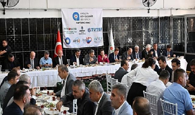 Lider Vekili Özdemir Antalya Toptancı Hali’nde