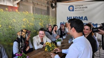 Lider Vekili Özdemir bitki üretim tesisini gezdi