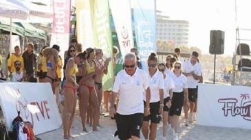 Memleketler arası plaj voleybolunun kalbi Çeşme’de attı