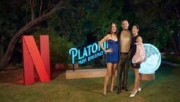 Netfilix, Gupse Özay imzalı yeni dizisi Platonik: Mavi Dolunay Otel’in lansmanını Çeşme’de renkli bir aktiflikle kutladı