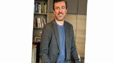 Toplumsal medyada paylaşmaya odaklanırken, ömrün kendisini kaçırıyoruz