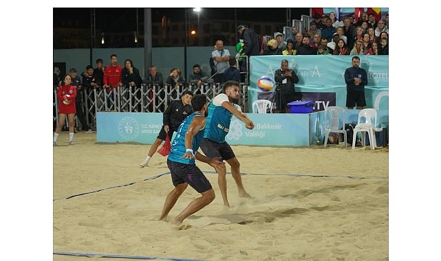 Türk voleybol tarihinde bir birinci yaşandı! Plaj Voleybolu Erkek Ulusal Grubu birinci kere şampiyon oldu.