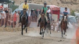 Türkiye’nin en başarılı atları Menemen’de yarışacak
