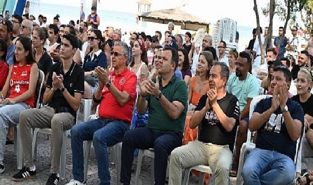 Ulusal heyecan için dev ekran kuruldu