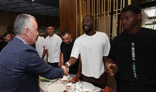 Vali Aktaş ile Lider Büyükakın’dan Beşiktaş maçı öncesi Kocaelispor’a moral